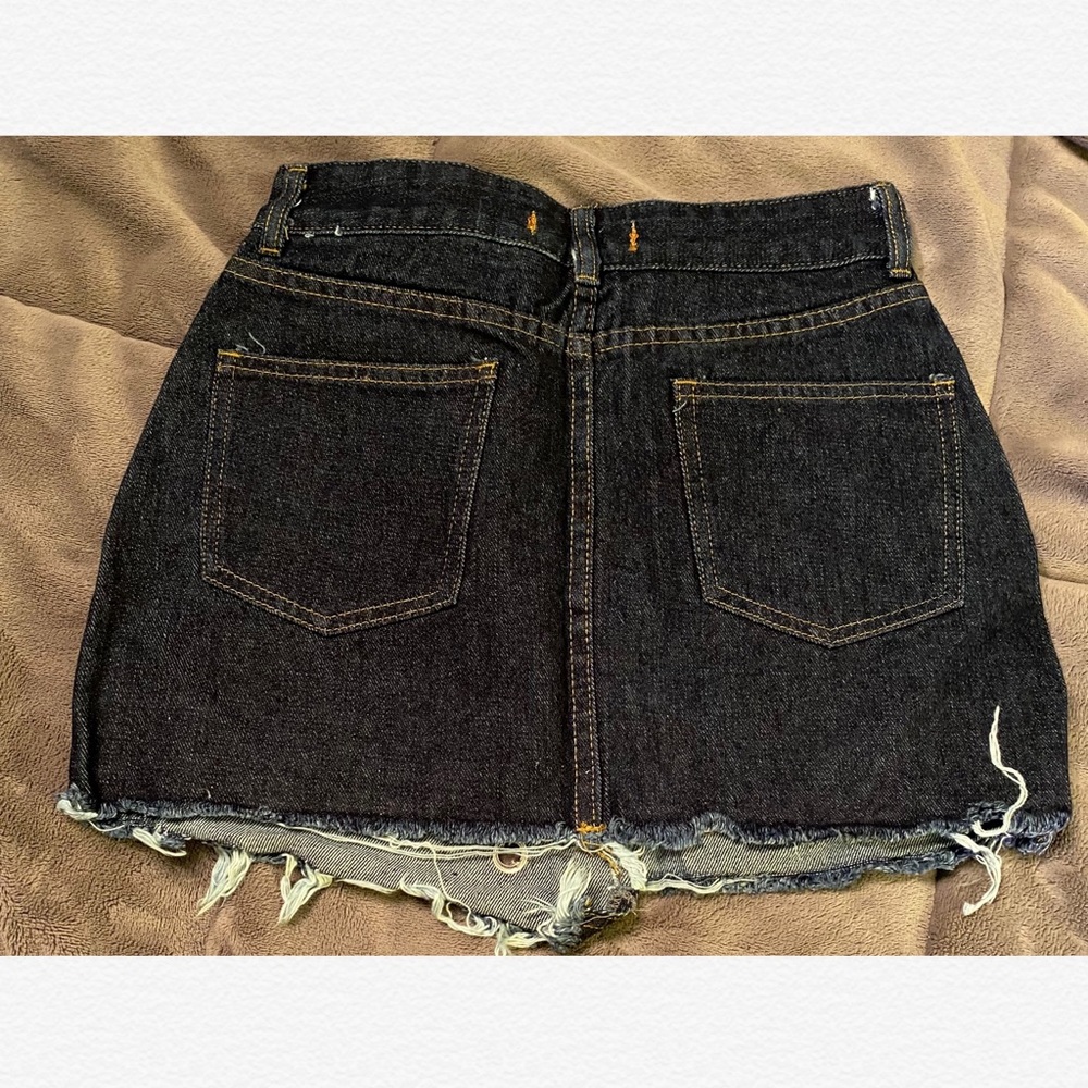 TRENDY Denim Mini Skirt Distressed & with Grommets - Picture 4 of 4